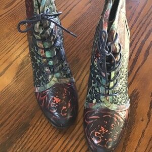 Le Artiste black print bootie
